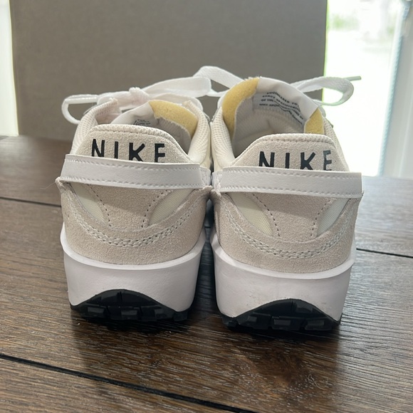 Women’s nike waffle debut - Picture 3 of 4